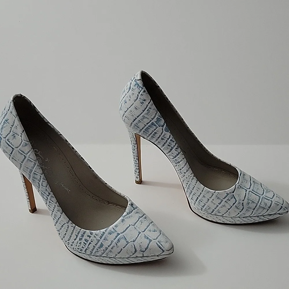NWOB Alice + Olivia Dina Snakeskin Blue White Hi Heel Pumps Size 39